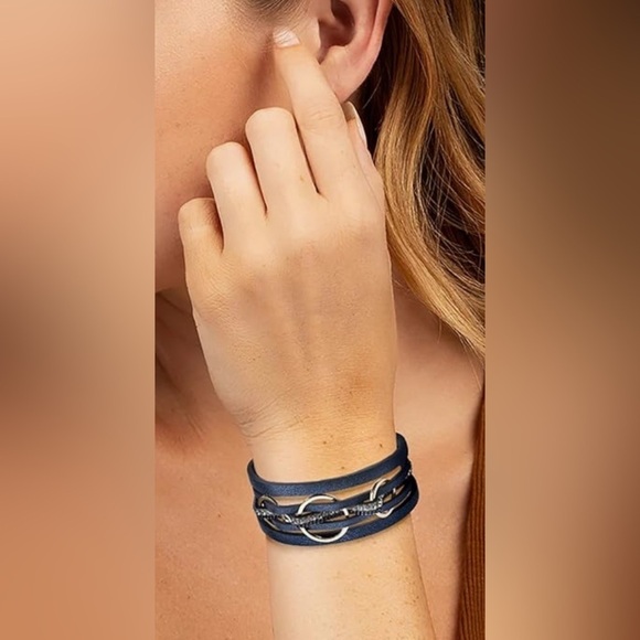 NEW Blue Leather Circle Magnetic Clasp Stackable Style Bracelet - Picture 3 of 6